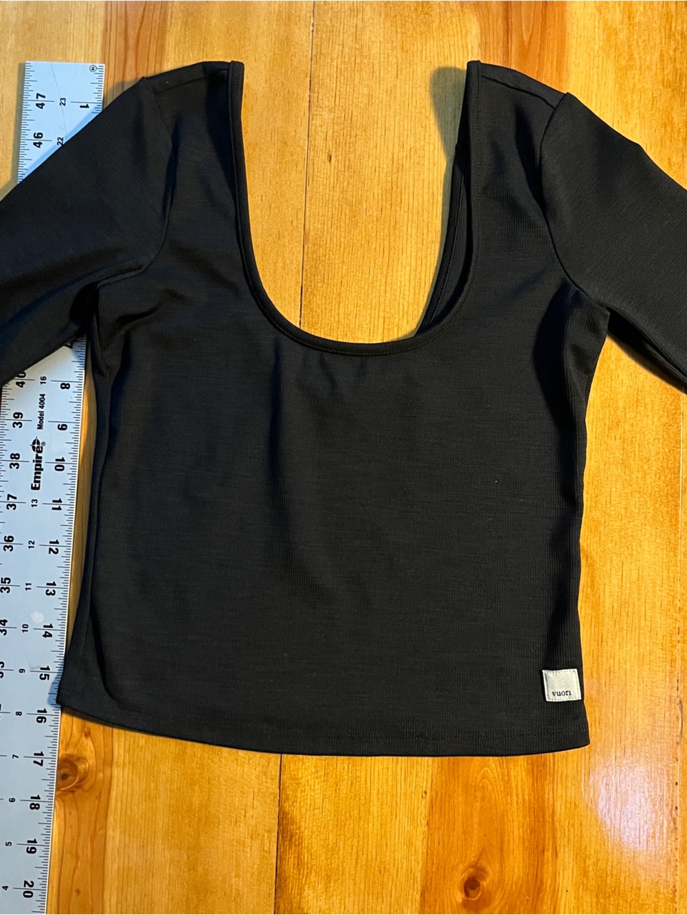 Vuori Black Scoop-Neck Crop Top
